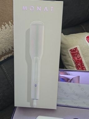 MONAT Steam Hair Straightening Iron